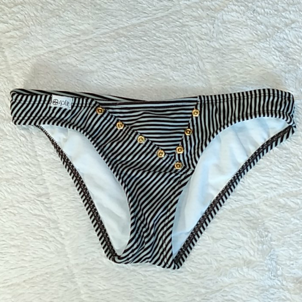 $💖...👙NWOT Split bikini bottom